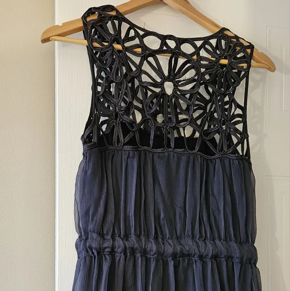 Dress - Picture 2 of 4